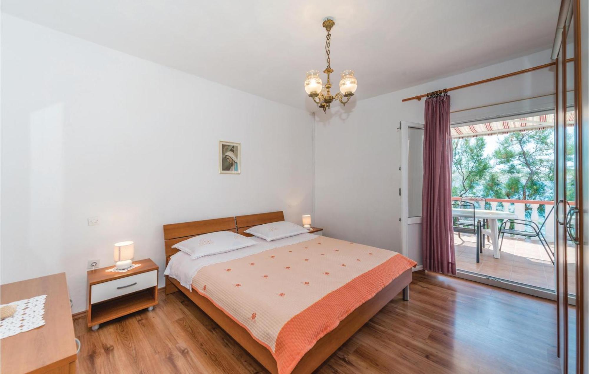2 Bedroom Lovely Apartment In Kustići 외부 사진